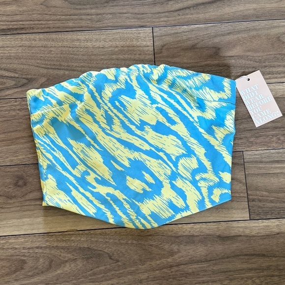 NWT | Tiger Mist Quinne Tube Crop Top | Blue/Yellow Abstract | Size M - Picture 4 of 8